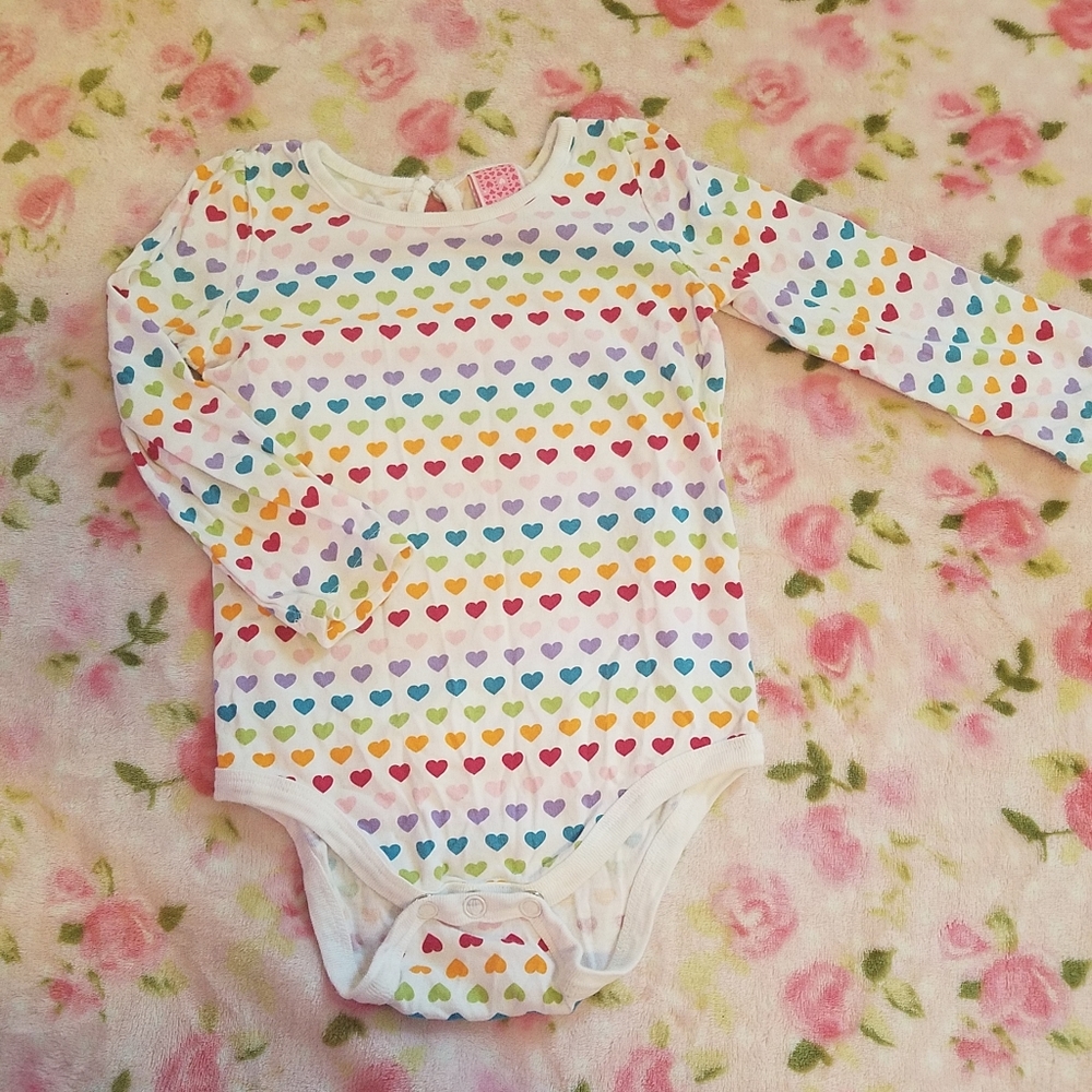 🌻buy3get1free 24 month heart long sleeved onesie